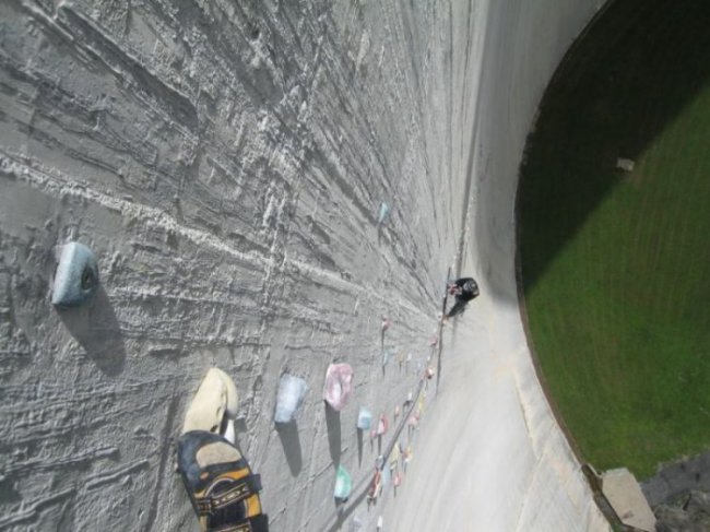 Самый большой в мире искусственный скалодром