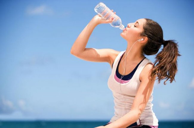 Советы, которые помогут приучиться пить больше воды