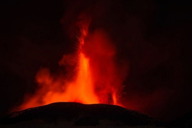 Захватывающая дух картина извержения вулкана Этна