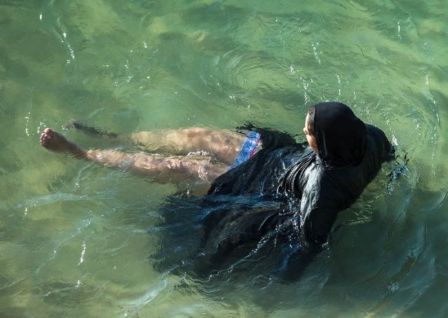 В чем купаются арабки