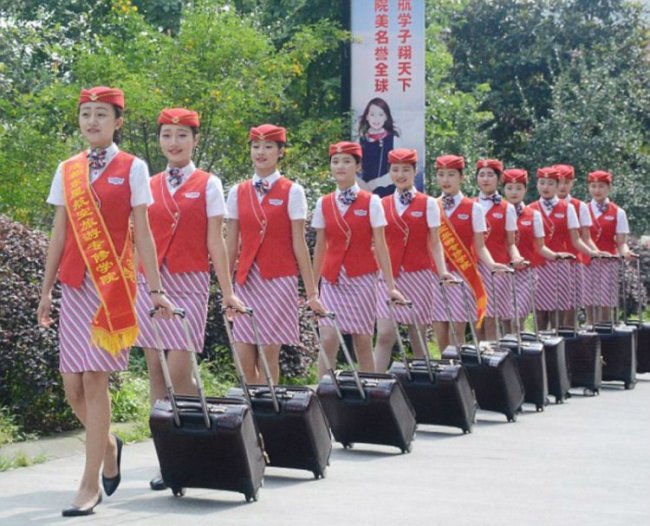 Суровые китайские стюардессы