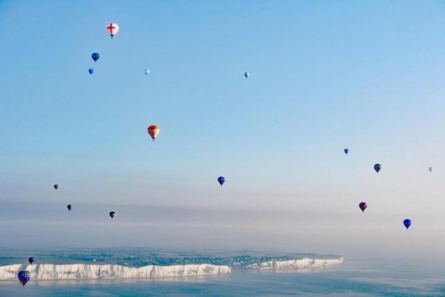 100 воздушных шаров над Ла-Маншем