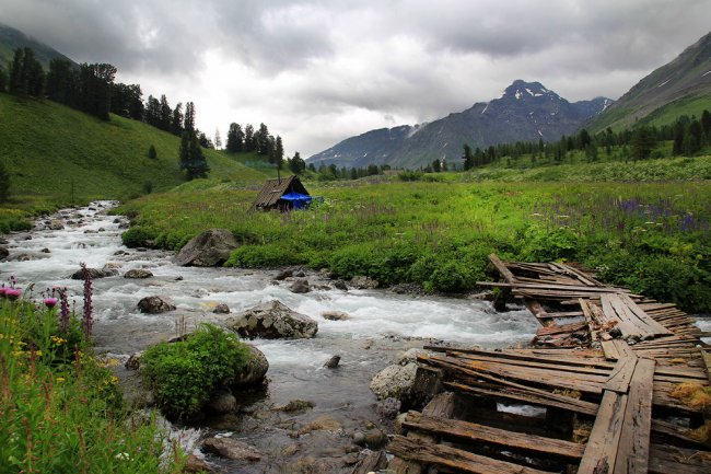 Гора Белуха — символ Алтая, самая высокая гора Алтая и Сибири (4506 м.)