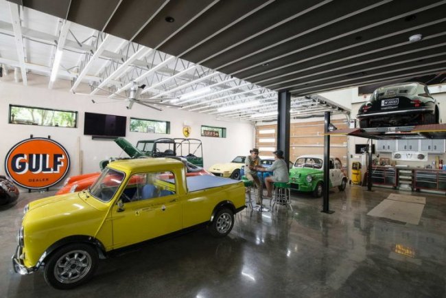 Дом коллекционера автомобилей в США