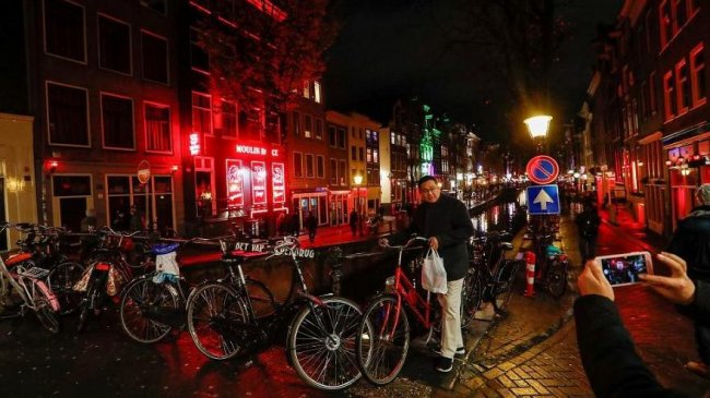 В Амстердаме ввели новые правила посещения «квартала красных фонарей»