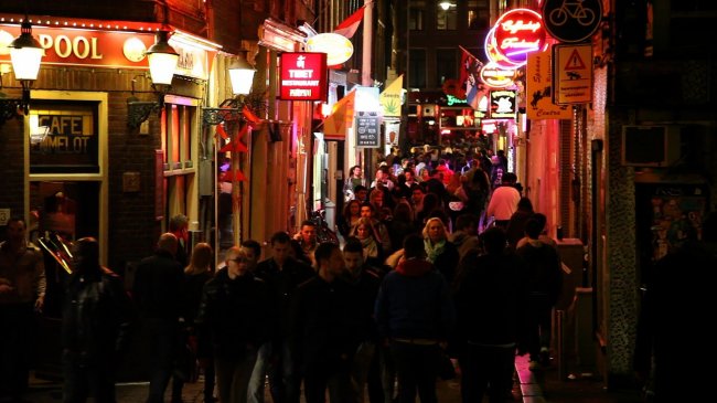 В Амстердаме ввели новые правила посещения «квартала красных фонарей»