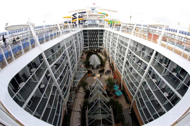 Лайнер Symphony of the Seas — самое большое круизное судно в мире