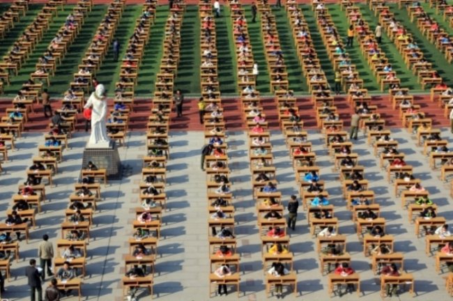 Суровые правила на экзаменах в Китае