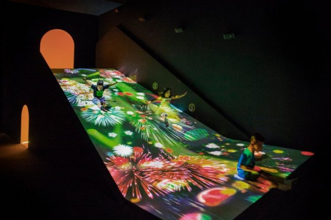 Новаторский музей цифрового искусства в Токио