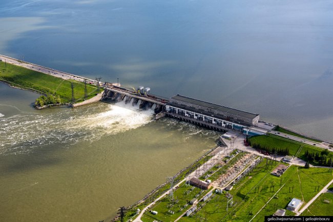 Новосибирская ГЭС: водопад на Обском море