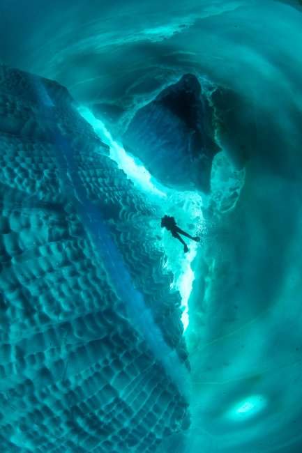 Как выглядят айсберги под водой