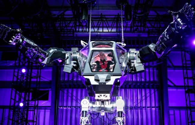 Корейцы создали 4-метрового человекоподобного робота