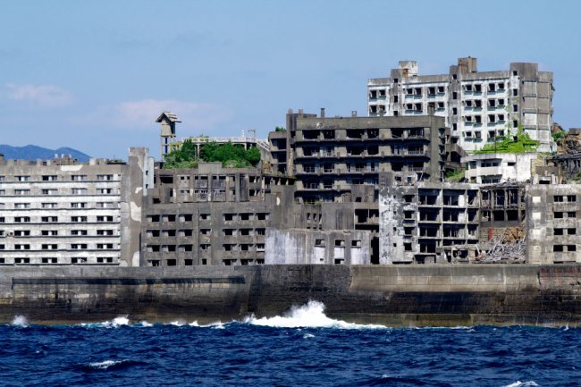Лучшее место фильма ужасов: как выглядит заброшенный остров у берегов Японии