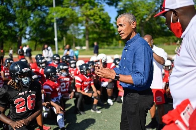 Бараку Обаме 60 лет. Фото экс-политика, который остался в душе американцев (15 фто)