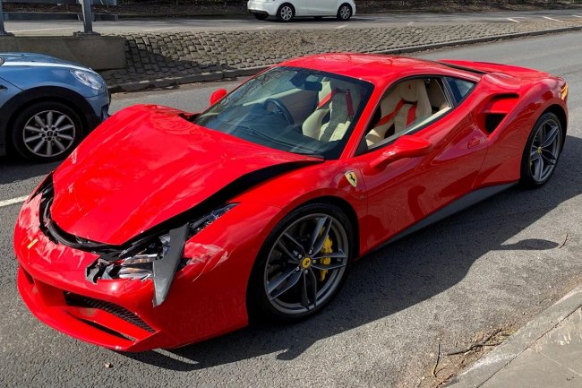 Владелец Ferrari за £250 000 разбил суперкар спустя несколько минут после покупки