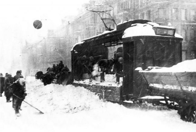 Что стало с героями самой известной фотографии о блокадном Ленинграде