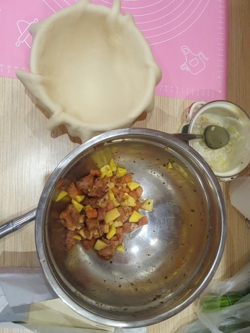 Жаркое в съедобном горшочке - пошаговый рецепт с фото
