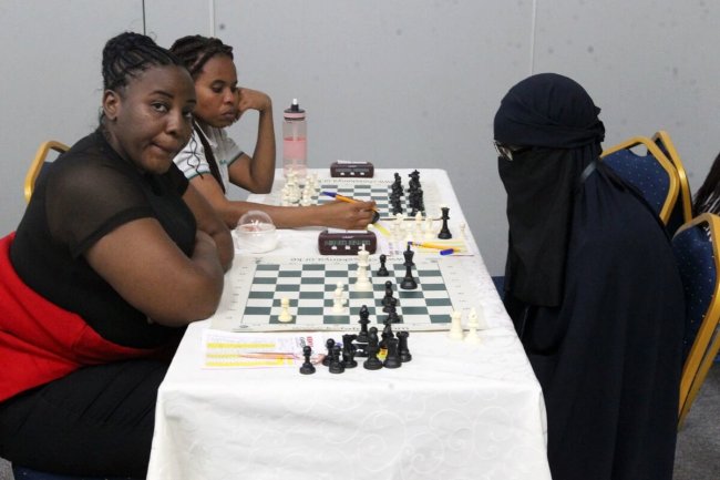 Шахматист переоделся женщиной ради участия в женском турнире по шахматам