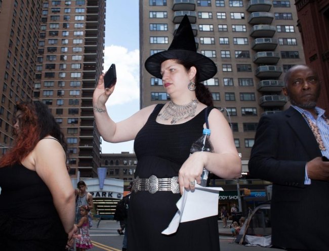 Репортаж с ежегодного слета ведьм и ведьмаков в Нью-Йорке