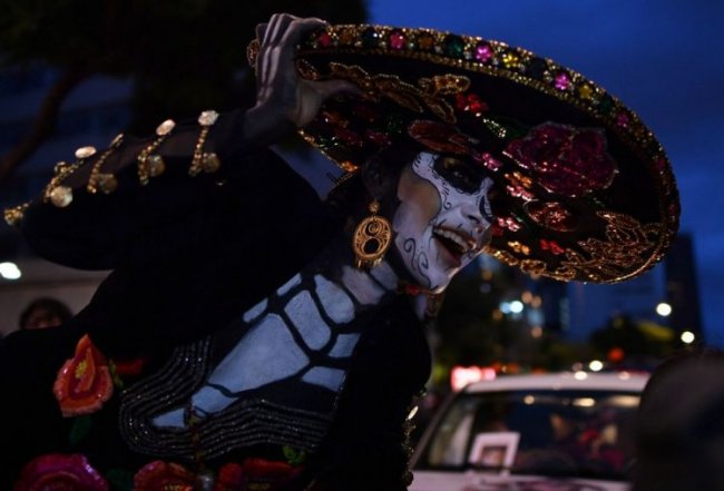 Подготовка ко Дню мертвых в Мексике